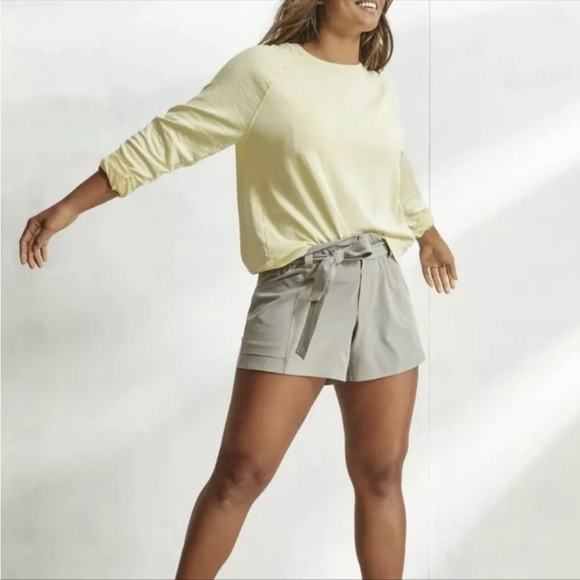 Athleta Scoopneck Light Yellow Sweatshirt Size Small - Picture 2 of 4